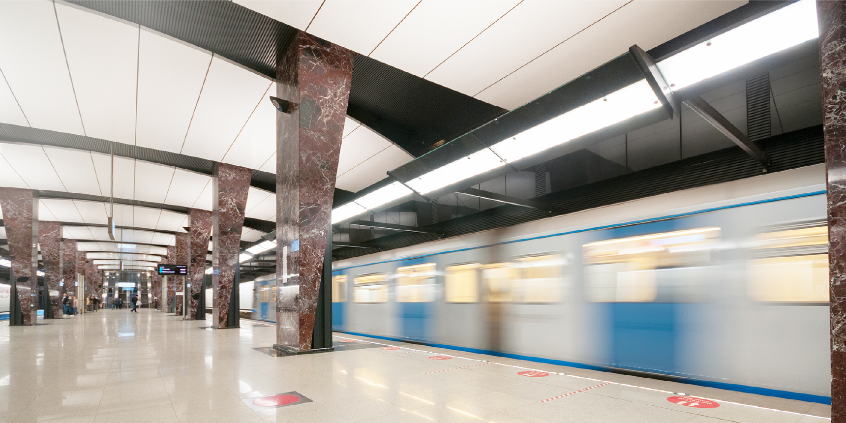 町の顔である駅を石で整え、石で彩る石工事の専門家